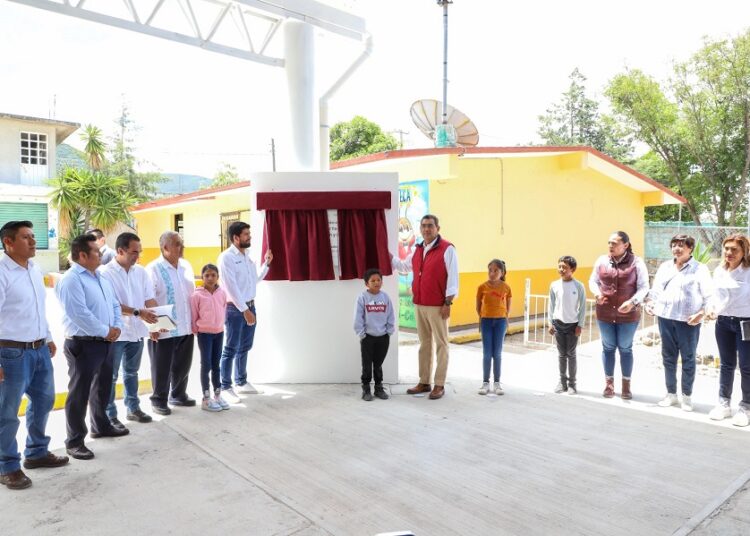 Céspedes inaugura techado de primaria en Nicolás Bravo