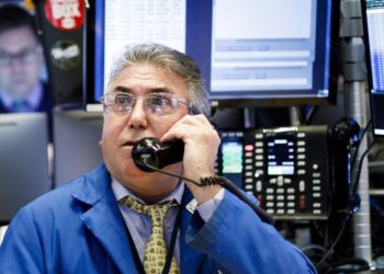 Wall Street se desploma en apertura, con caídas de mil puntos en Dow Jones