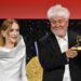 Almodóvar conquista un histórico León de Oro en Venecia con su oda a la solidaridad