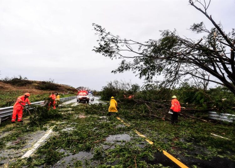 Sube a cinco la cifra de muertos tras paso de huracán John en sur de México