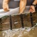 Primer fragmento de un barco fenicio sale del agua 2.600 años después de su hundimiento