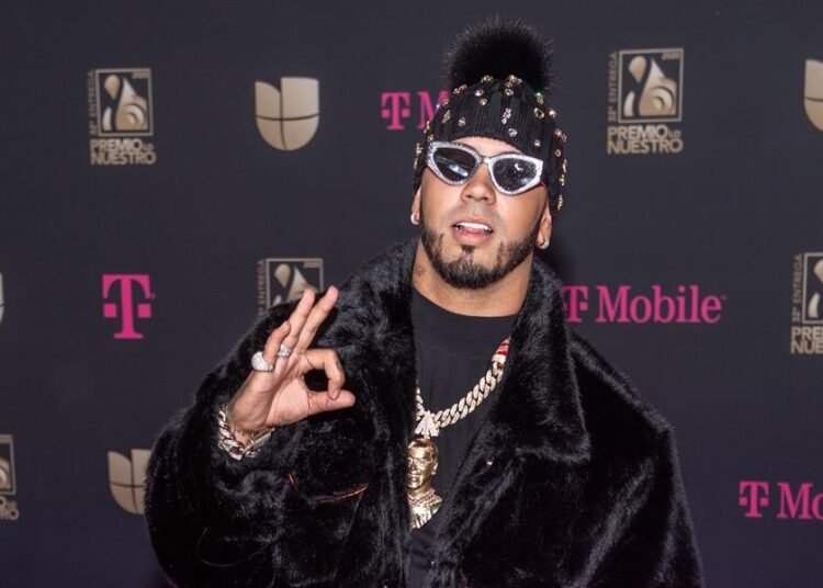 Anuel AA visita a Trump en su casa y llama de nuevo a votar por él