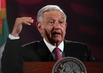AMLO afirma que no invitar al rey de España es para que haya «respeto a México»