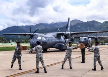 Llegan aviones con ayuda del Ejército al puerto mexicano de Acapulco tras el huracán John