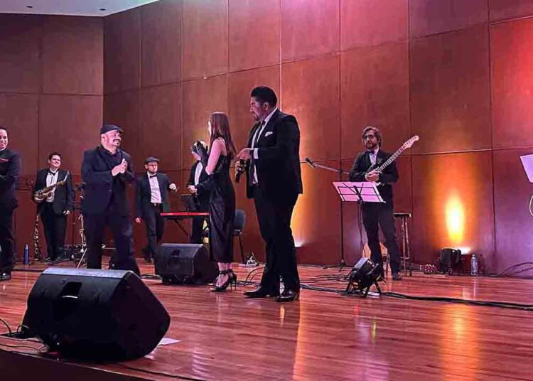 Realizan en la UAG concierto en honor a Frank Sinatra
