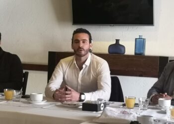 Diputado regresa con sus votantes