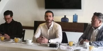 Diputado regresa con sus votantes