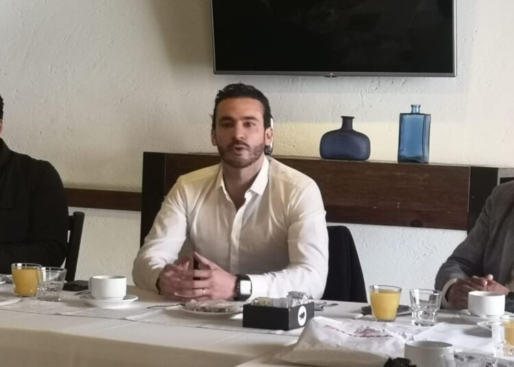 Diputado regresa con sus votantes