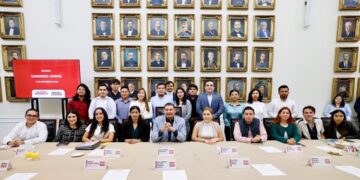 La juventud, clave en el futuro sostenible y tecnológico de Puebla: Armenta