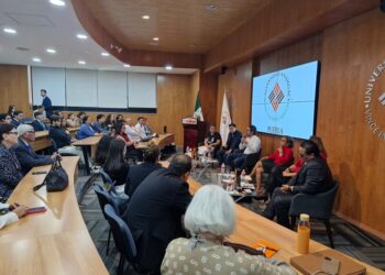 Anáhuac Puebla realiza foro sobre reforma constitucional