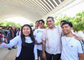 Sergio Salomón preside inauguración del techado de la secundaria general «Ricardo Flores Magón»