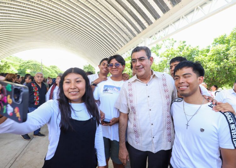 Sergio Salomón preside inauguración del techado de la secundaria general «Ricardo Flores Magón»