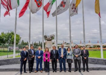 Fiscal Gilberto Higuera imparte cátedra en Anáhuac Puebla