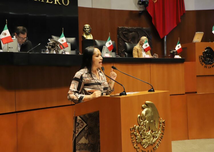 La senadora Liz Sánchez propone pena severa por maltrato animal en México