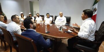 Aquino dialoga con abogados que se oponen a la reforma judicial