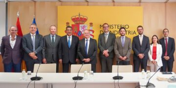 Sergio Salomón encabeza reunión con ministro de industria y turismo de España