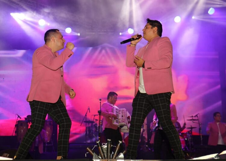 Aarón y su Grupo Ilusión pone a bailar al público de la Feria de San Pedro Cholula