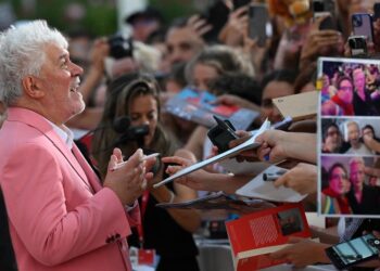 Aplauden por 17 minutos a filme en inglés de Almodóvar