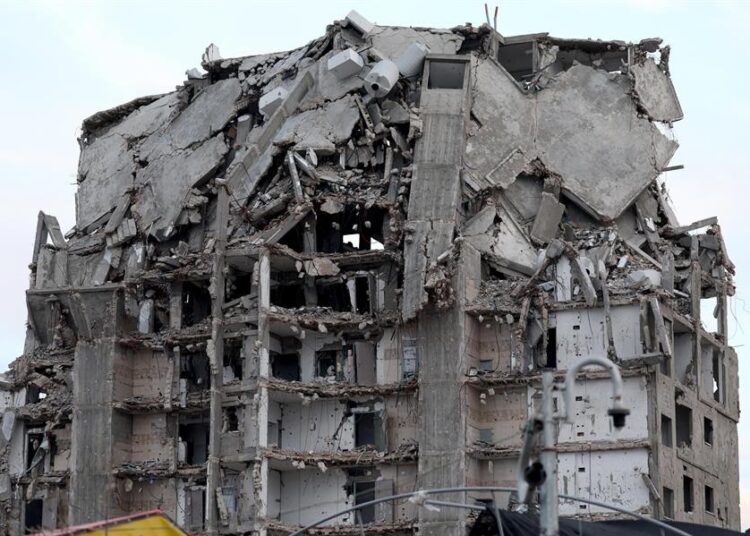 Bombardeo israelí en escuela de Gaza deja al menos 4 muertos y heridos graves