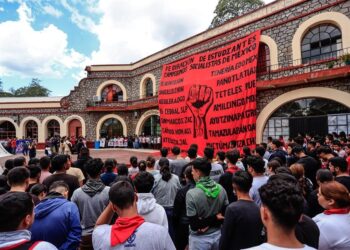 Conmemoran 10 años de la desaparición de 43 estudiantes de Ayotzinapa