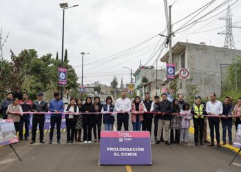 Ayuntamiento entrega rehabilitación de calle en Xochimehuacán