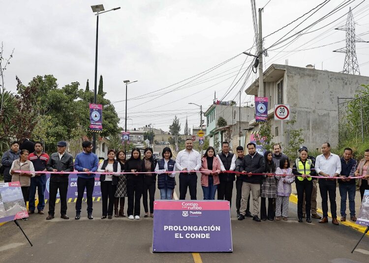 Ayuntamiento entrega rehabilitación de calle en Xochimehuacán