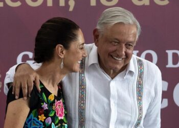 Sheinbaum defiende a AMLO por supuestos vínculos con narcotráfico