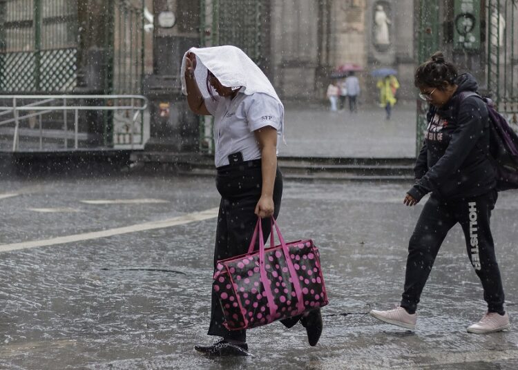 Pronostican bajas temperaturas y fuertes lluvias