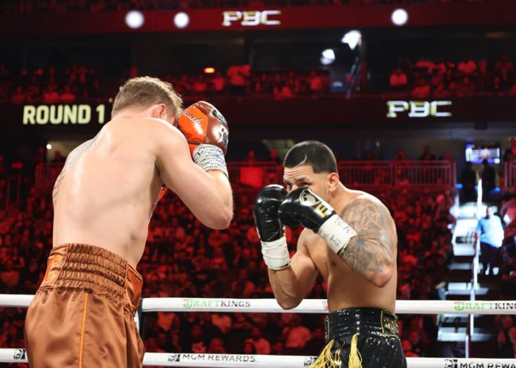 El ‘Canelo’ Álvarez vence por votación unánime a Berlanga