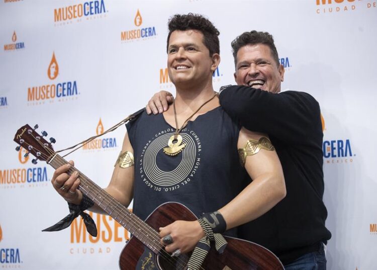 Carlos Vives devela su figura de cera en museo en Ciudad de México