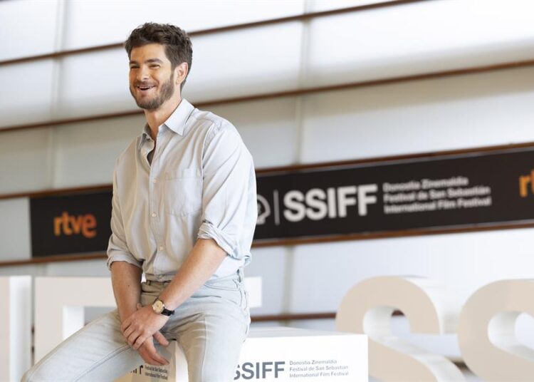 Andrew Garfield clausura San Sebastián: «Solo se llega a la luz a través de la oscuridad»