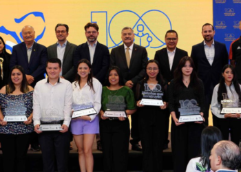 Club Tigres y Cemex benefician a 100 familias y a 100 estudiantes de UANL