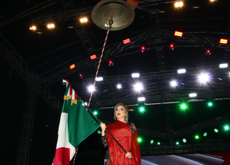 Paola Angon da el grito de independencia en San Pedro Cholula