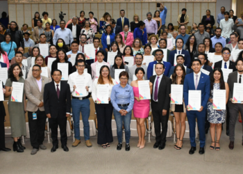 245 egresados BUAP reciben el premio Ceneval al Desempeño de Excelencia