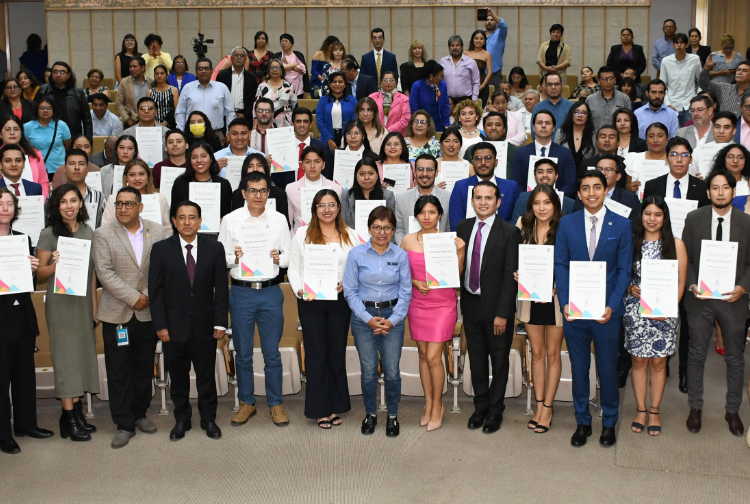 245 egresados BUAP reciben el premio Ceneval al Desempeño de Excelencia