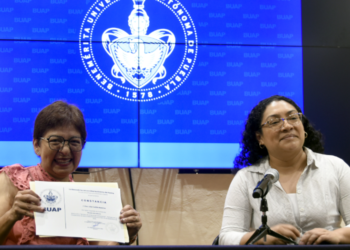 Lilia Cedillo imparte conferencia a alumnos de la prepa Emiliano Zapata