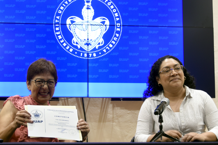 Lilia Cedillo imparte conferencia a alumnos de la prepa Emiliano Zapata