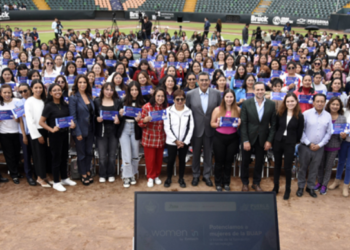 VIDEO: Universitarias BUAP reciben reconocimiento por la beca Women In