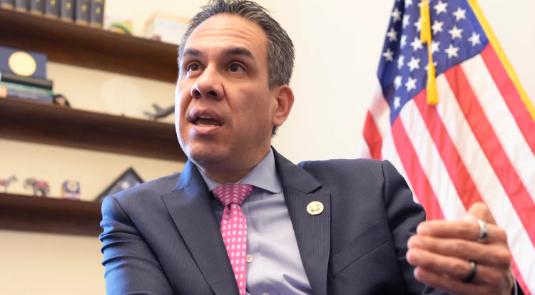 Legislador hispano en Estados Unidos apela a los latinos para recuperar el Congreso