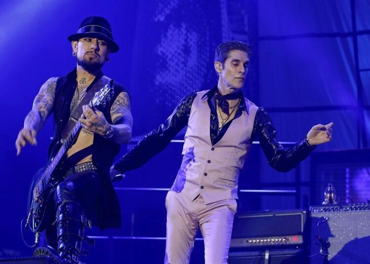 Jane’s Addiction lanza canción tras pelea y cancelación de su gira