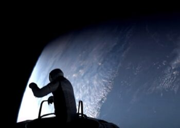 Culmina con éxito el primer paseo espacial privado de la historia
