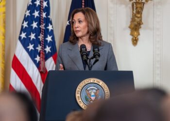 Harris celebra muerte de líder de Hezbolá, pero pide solución diplomática