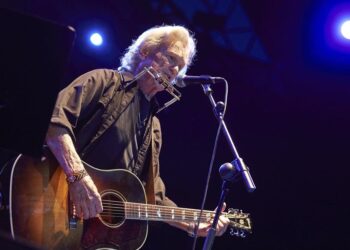 Kris Kristofferson, leyenda de la música country y actor, muere a los 88 años