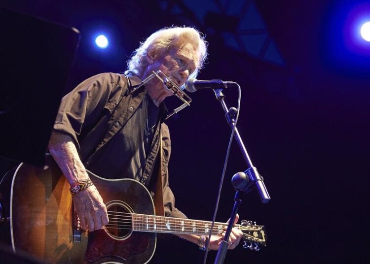 Kris Kristofferson, leyenda de la música country y actor, muere a los 88 años