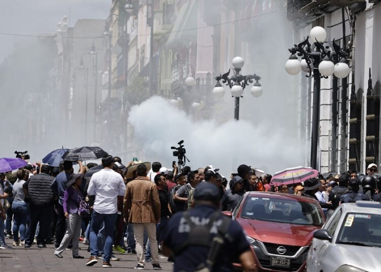 Blindan Congreso por manifestantes violentos en contra de la reforma judicial