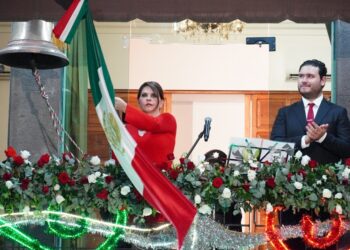Norma Layón celebra el Grito de Independencia junto a miles de texmeluquenses