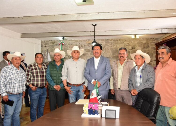 Segob dialoga con cebaderos que realizan plantón frente a Heineken