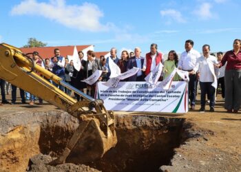 Inicia construcción de techado de centro escolar en Teziutlán
