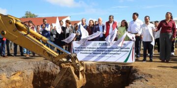 Inicia construcción de techado de centro escolar en Teziutlán