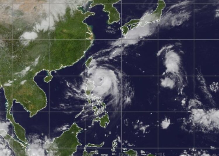 Tifón Krathon podría volverse supertifón en Filipinas